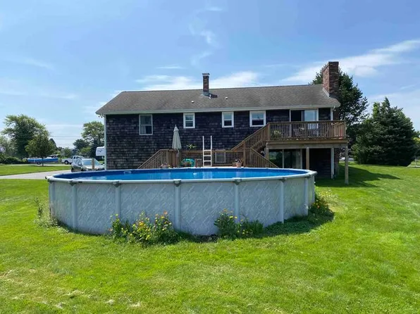 155 Center View Dr, Portsmouth, RI 02871