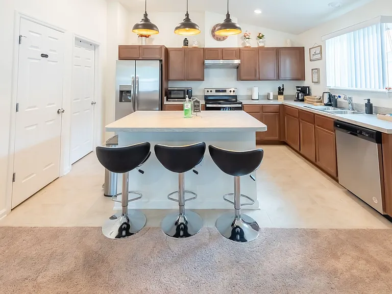 421 Dahlia Rd — Photo 2