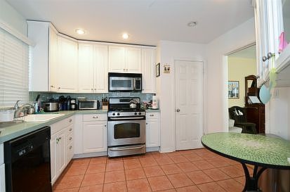 4th image of 308 Southgate Dr