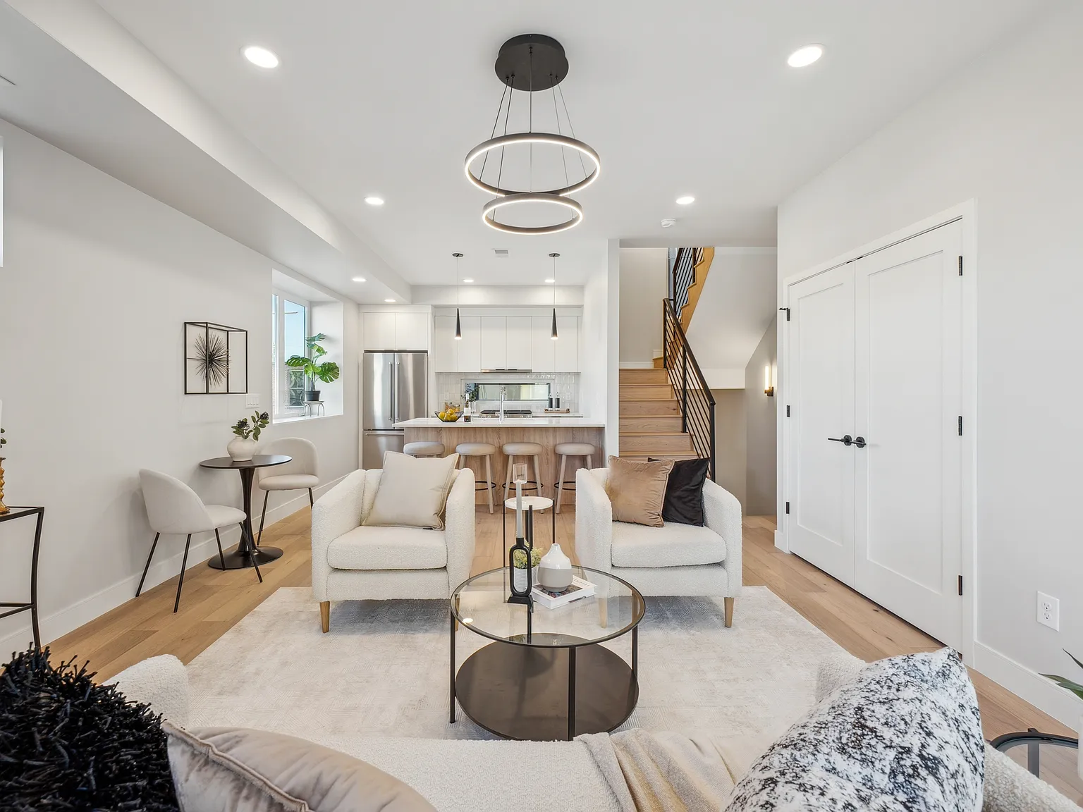 2 bed, 1234 sqft, $3,400 — Photo 4