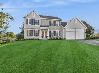 2 Daybreak Ridge Trl, Cary, IL 60013