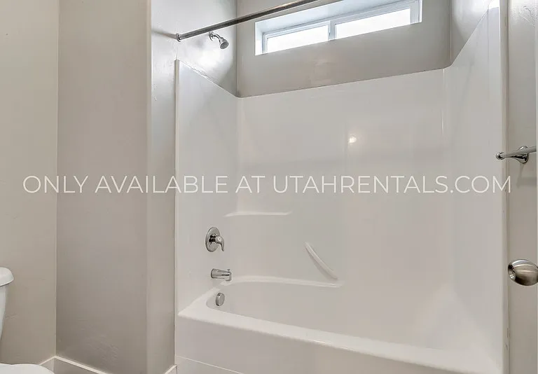 97 W Silver Springs Dr — Photo 17