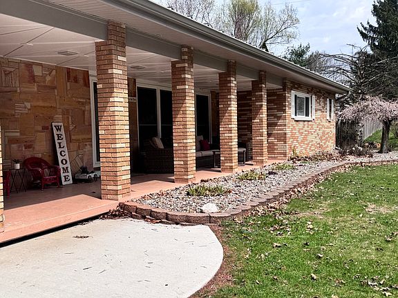 3rd image of 439 Parkwood Dr
