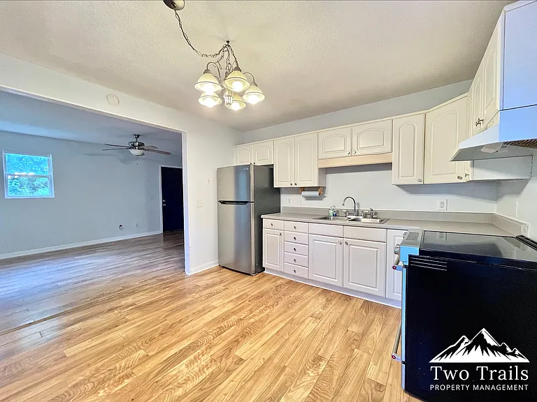 27 Sumter St — Photo 4