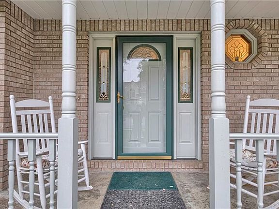 3rd image of 303 Teal Ct