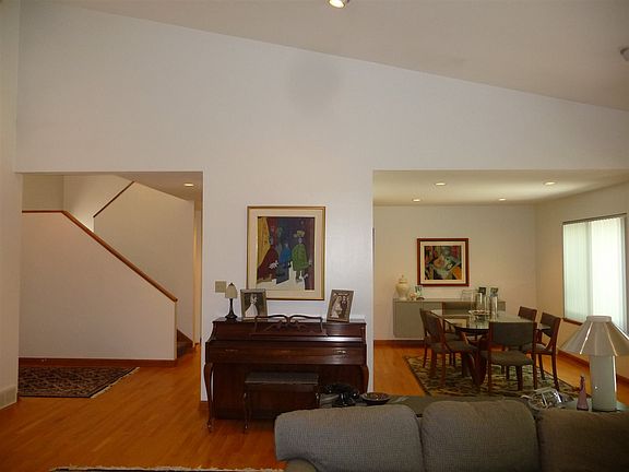 3rd image of 5 Danbury Ct