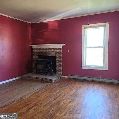 4th image of 354 Franklin St