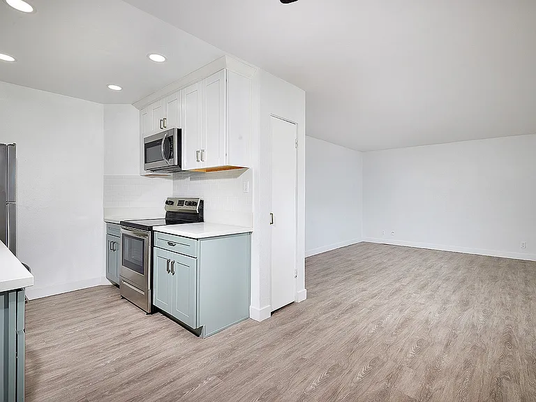 Elivia Apartments — Photo 21