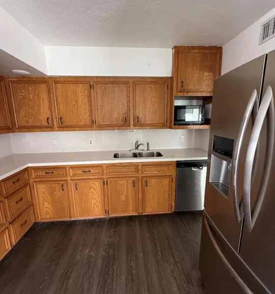 706 Rockdale Rd — Photo 3