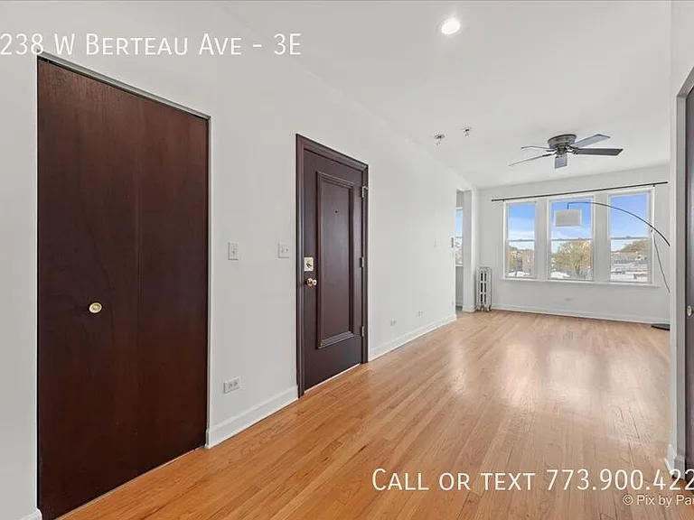 3238 W Berteau Ave #3E — Photo 3