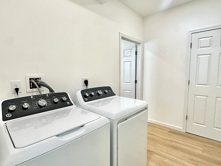 216 Minerva St #1 — Photo 8