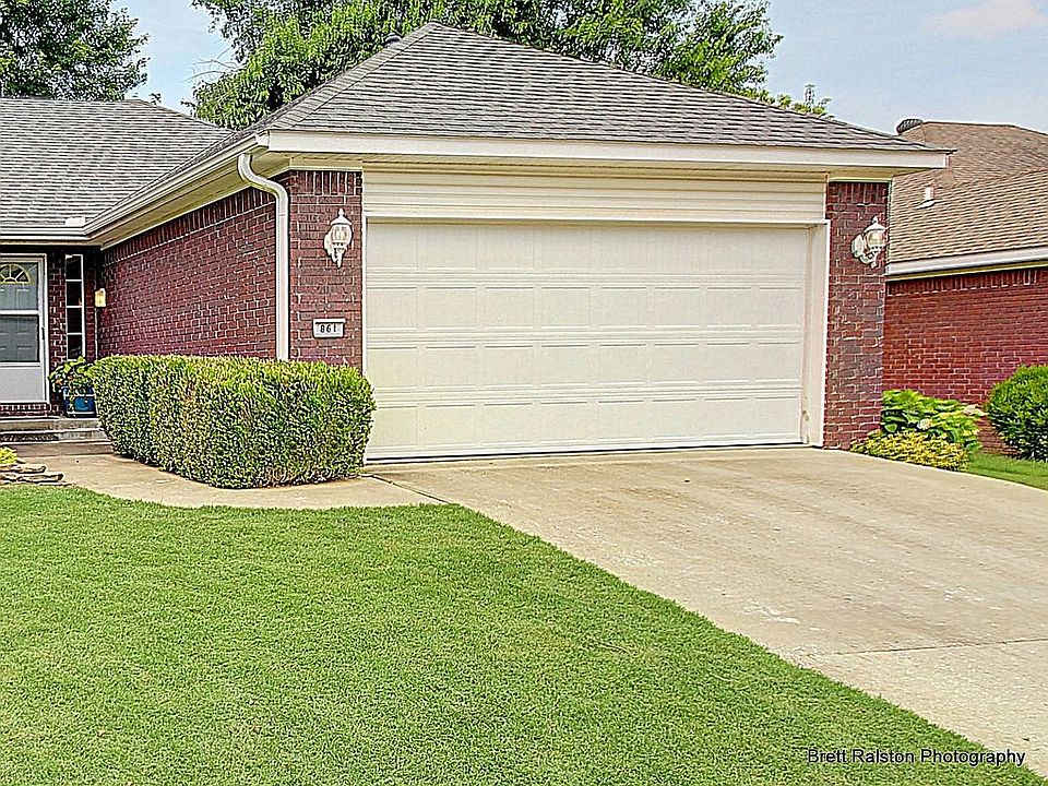 1st image of 861 S Parkwood Dr