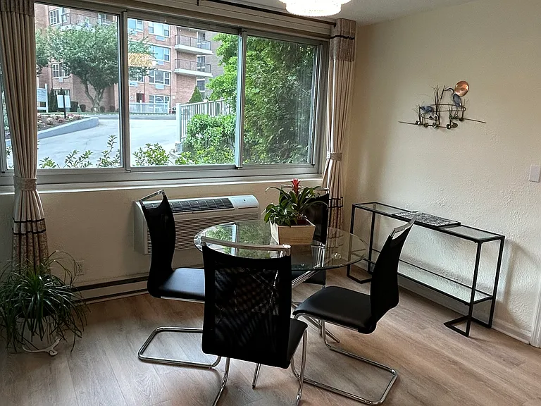 1 Strawberry Hill Ave #1E — Photo 10