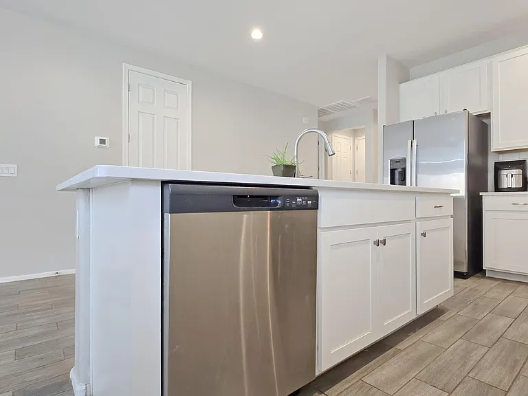 18572 W Cottontail Ln — Photo 18