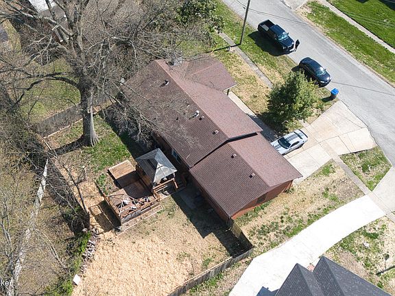 3rd image of 4810 Rockaway Cir