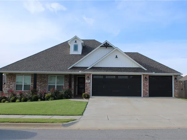 1904 Shelby St, Pea Ridge, AR 72751