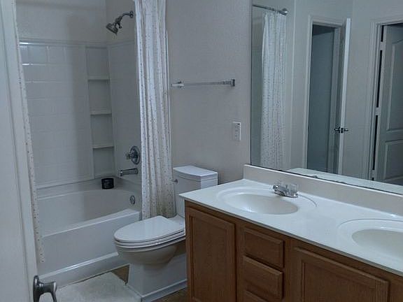 Large Master bath/garden tub