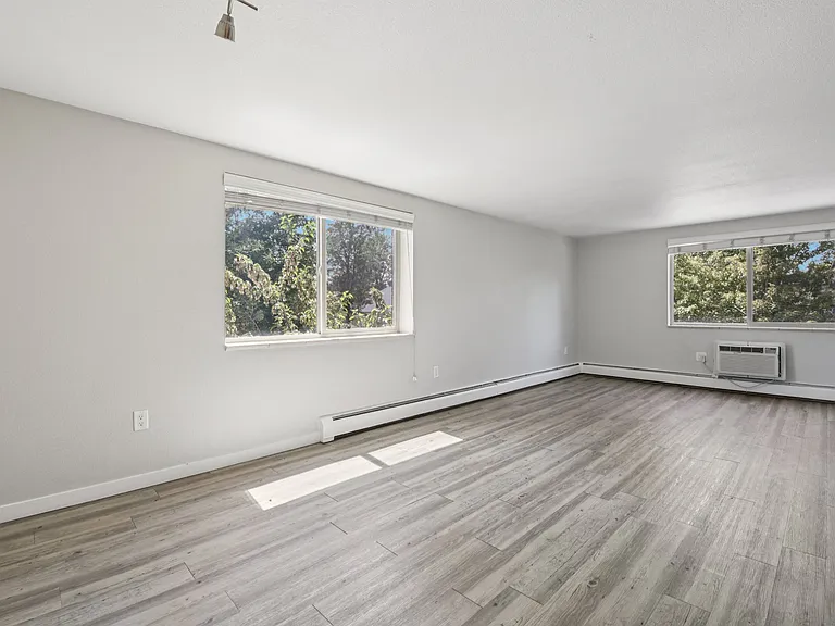 410 Delaware St — Photo 13