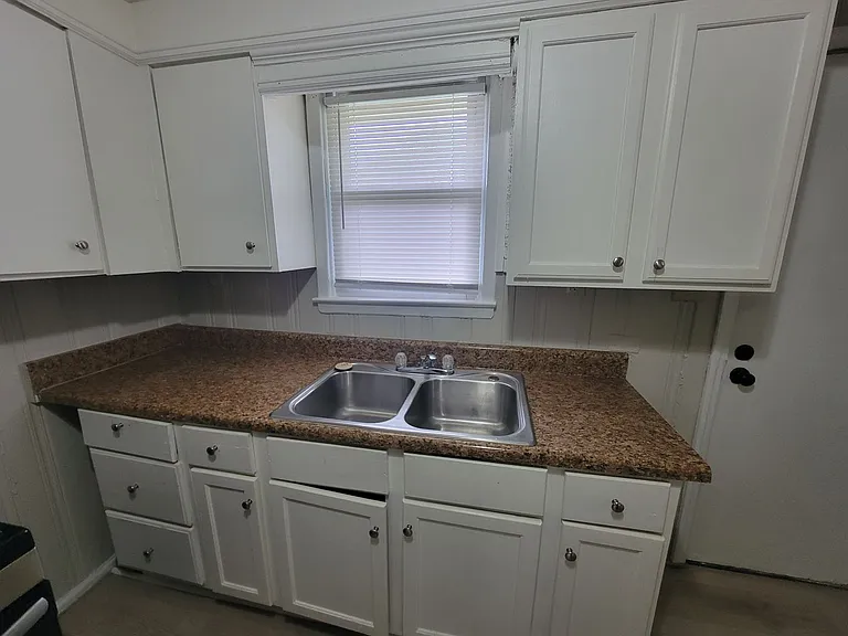 2111 Dyer St — Photo 17