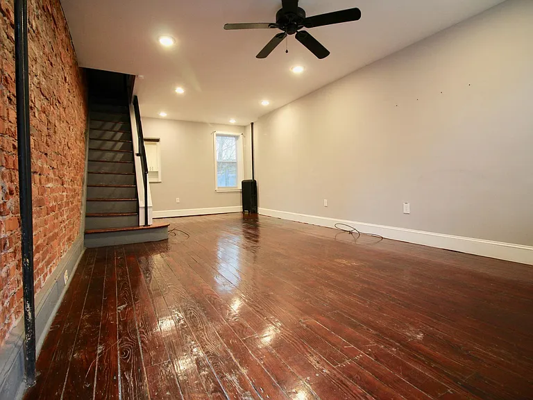 3055 Braddock St — Photo 4