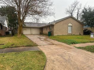 4803 Mistletoe Rd, Pasadena, TX 77505