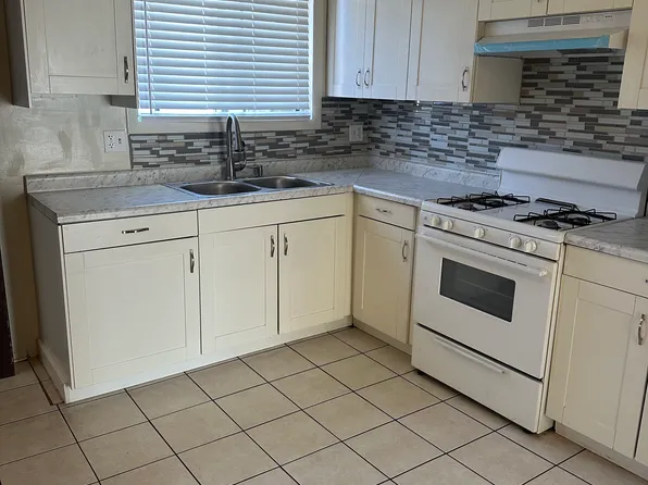 3654 Salem Walk S #B2, Northbrook, IL 60062