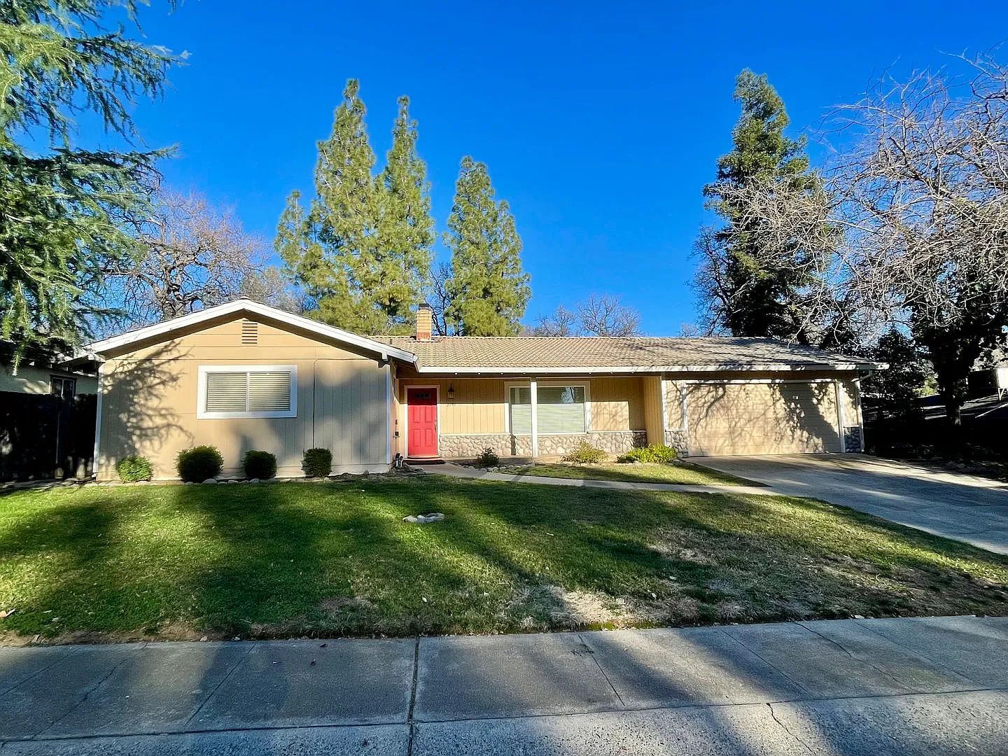 2710 Shasta St photo 1