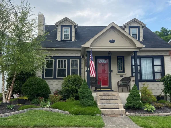 237 4th St, Paintsville, KY 41240