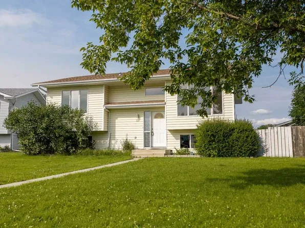 57 S Atkinson Cres, Whitecourt, AB T7S 1C7