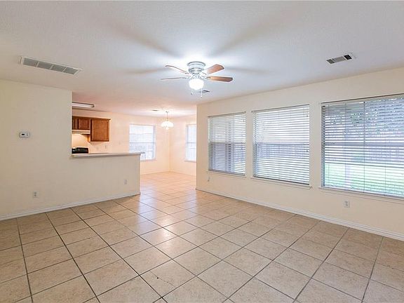4th image of 15123 Sarahs Creek Dr