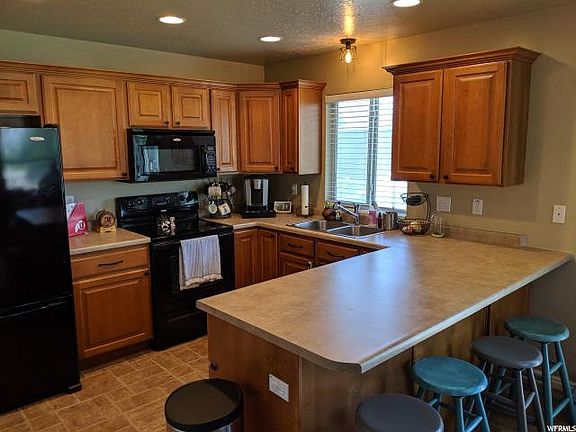 3rd image of 552 W Goldenrod Way
