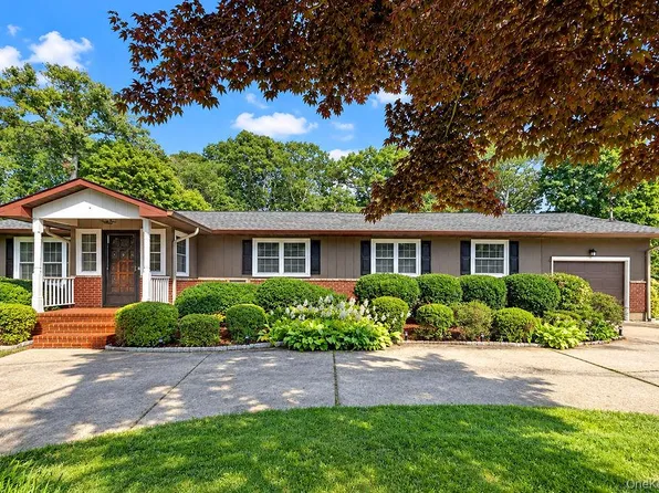 41 Linden Lane, Shirley, NY 11967