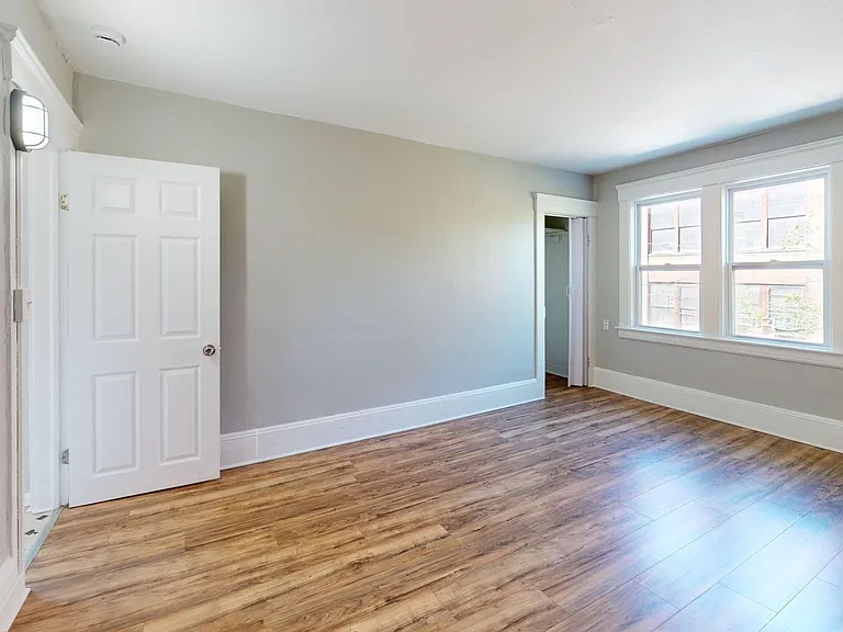 3149 W 32nd St — Photo 30