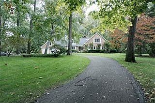 2nd image of 621 Jennings Ln