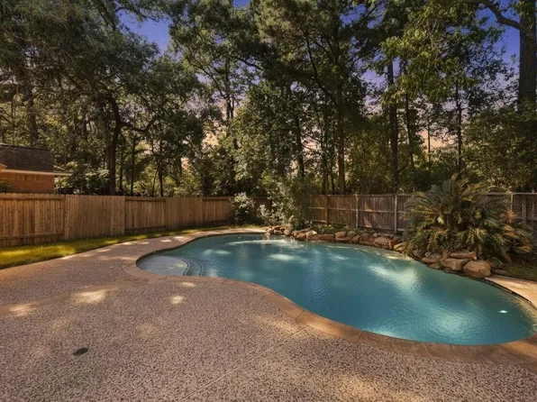 78 E Hobbit Glen Dr, Conroe, TX 77384