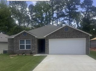 762 Gussy Ln, Benton, AR 72019
