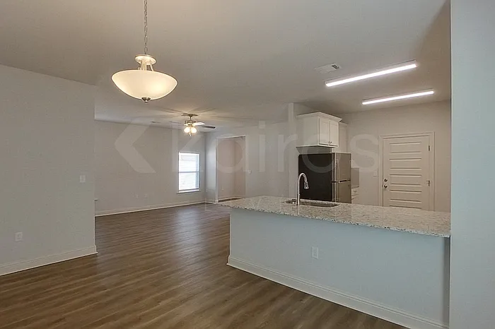 3 bed, 2.0 bath, 1618 sqft, $2,025 — Photo 4