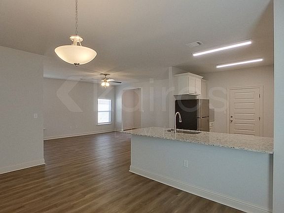 4th image of 17617 Carlisle Ave
