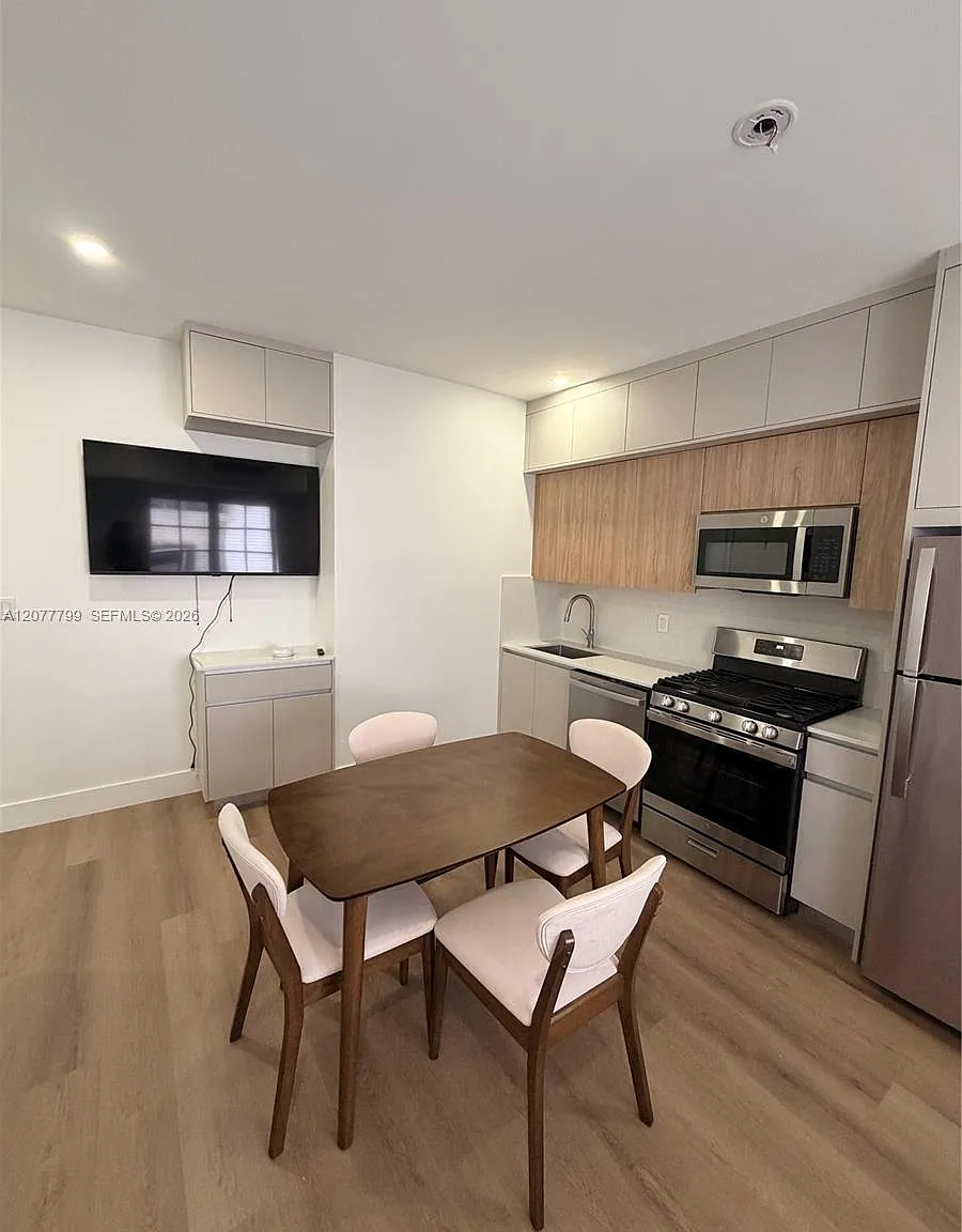 Polo Condo — Photo 1