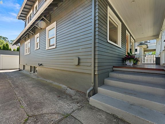 4th image of 2608 NE 7th Ave