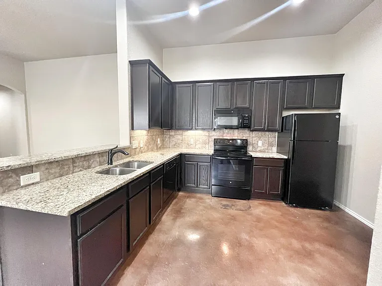 2611 Pahmeyer Rd — Photo 9