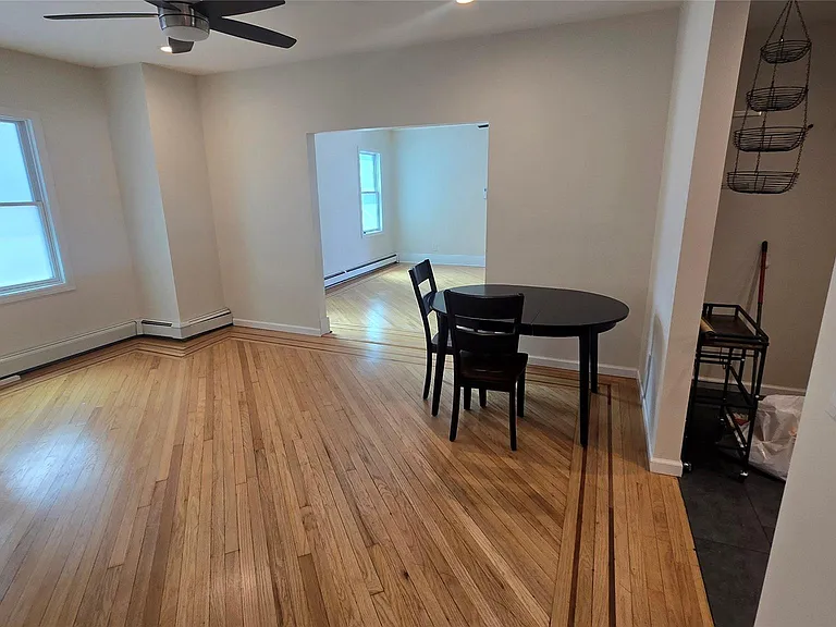 229 E Walnut St — Photo 6