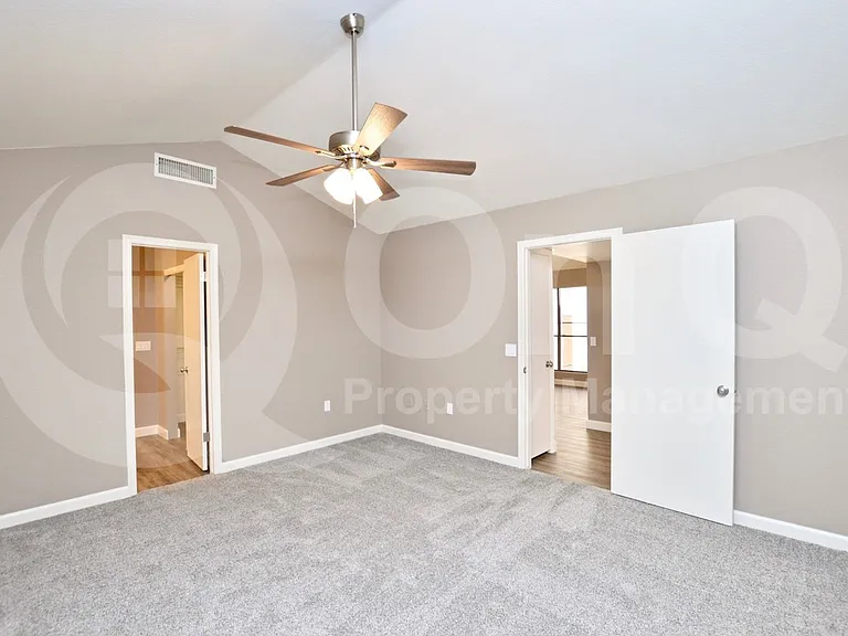 1501 E Commerce Ave — Photo 10