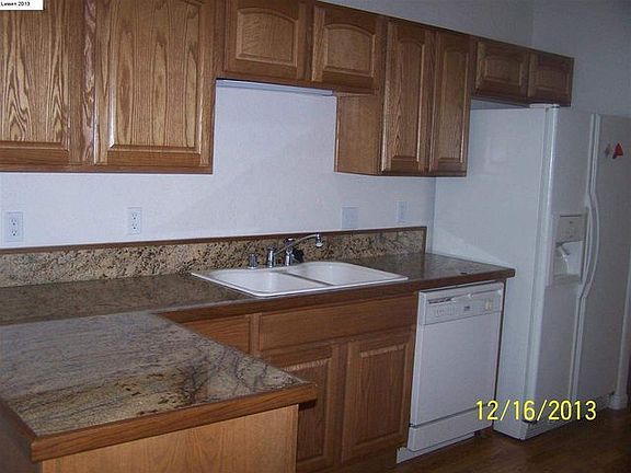 4th image of 940 Shadow Mountain Dr