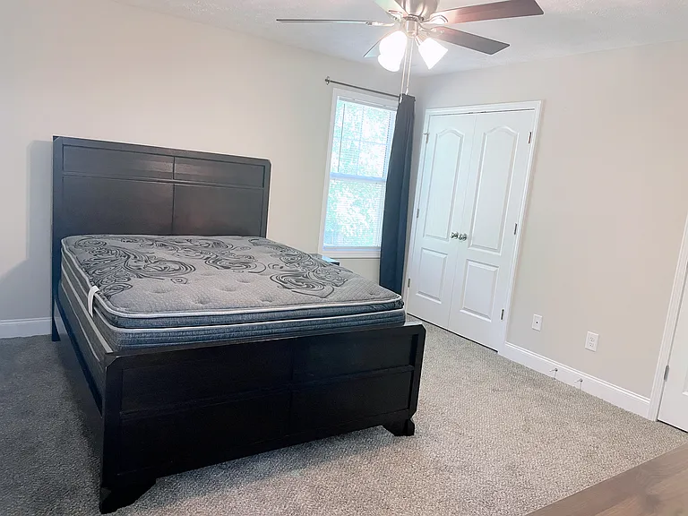 Fleetwood Dr — Photo 19