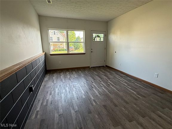 4th image of 1027 W Hopocan Ave