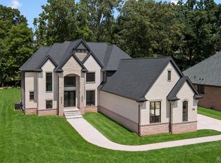 158 Enclave Ct, Rochester, MI 48306