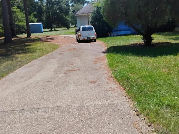 11 Ross McBride Ln, Huntsville, TX 77340