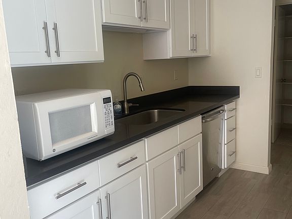 2nd image of 976 Ponderosa Ave #C