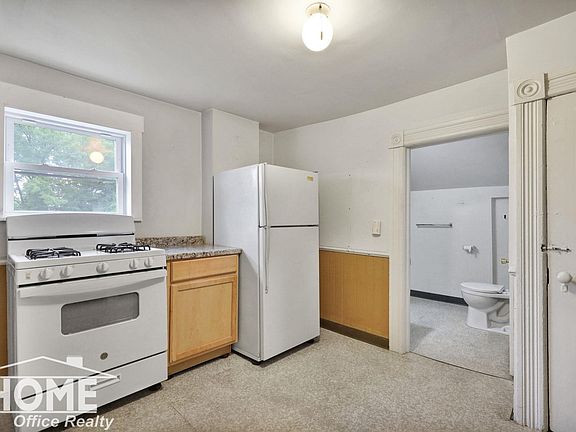3rd image of 422 Clinton St